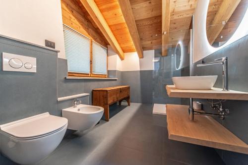 a bathroom with two sinks and two toilets at Chalet 181 - Aosta Valley Mountain Stay in Arvier