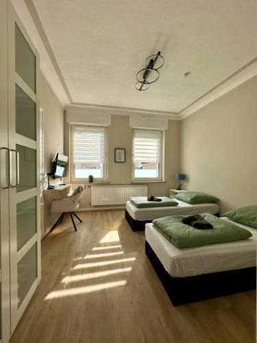 Кровать или кровати в номере Schulz Apartments Menden