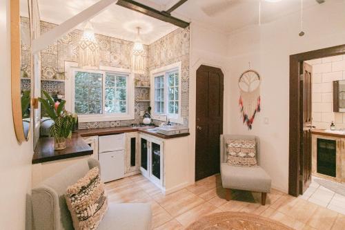 a kitchen with white cabinets and a table and chairs at Casa de Mono Bocas in Big Creek