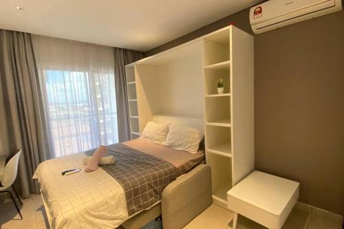 Postel nebo postele na pokoji v ubytování Near Subang Airport DK Impian Balcony Room 1--2 pax