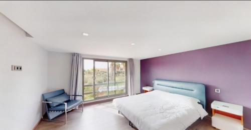 Postel nebo postele na pokoji v ubytování Très Beau Duplexe avec piscine depuis la terrasse