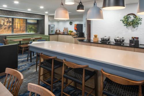 Fairfield Inn and Suites Memphis Germantown Image