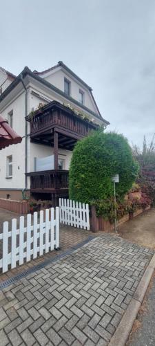 a white fence in front of a house at Modernes ,gemütliches Gäste Appartement in Zwickau in Zwickau