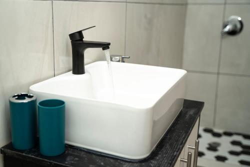 Fotografie z fotogalerie ubytování Milk & Honey Guest House v destinaci Westonaria