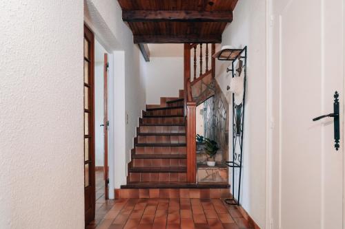a hallway with stairs in a house at Villa Terra Mera piscine privée proche de Narbonne in Cuxac-dʼAude