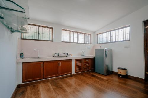 Kuchyň nebo kuchyňský kout v ubytování Sri Construction Circuit Bungalow