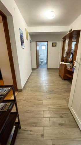 a room with a hallway with wooden floors at Apartman Dani in Orebić
