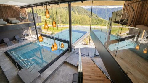 a pool in a house with a view of the mountains at Ansitz Velseck-Residence Hotel in Tires