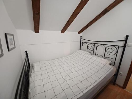 Postel nebo postele na pokoji v ubytování Apartman ZARA - Fužine