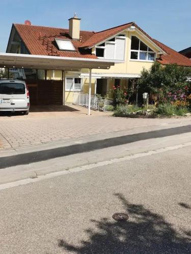 a white car parked in front of a house at Schöne Ferienwohnung mit Terrasse in Malterdingen