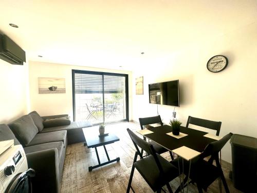 Le Maurice - Air conditioning parking and seaside!