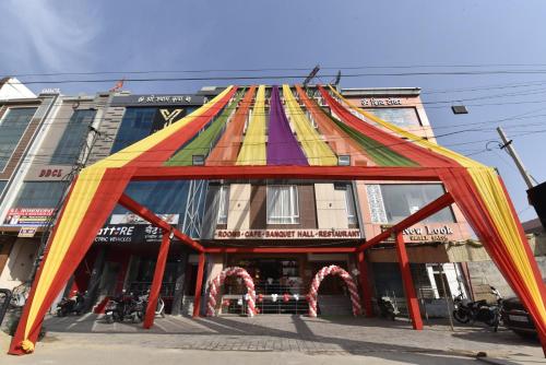 a building with a colorful arch in front of it at Hotel Anju Shree Inn-Near Jaipur Airport Terminal 1 in Jaipur