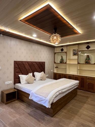 a bedroom with a large bed with a ceiling at Dolia Pahadi Stays & Cafe' in Rānīkhet