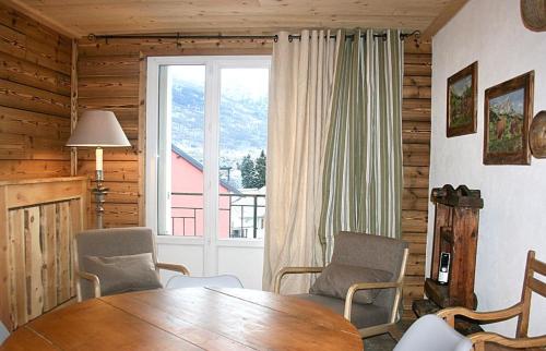 Nespecifikovaný výhled na hory nebo výhled na hory při pohledu z hotelu
