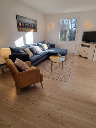 Photo de la galerie de l'établissement Charmante Villa pour 8 personnes avec piscine, à La Tremblade