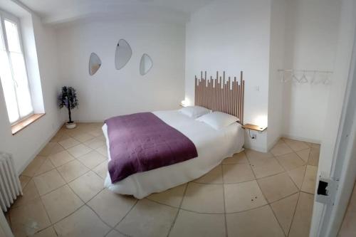 Ένα ή περισσότερα κρεβάτια σε δωμάτιο στο Maison de la tuilerie