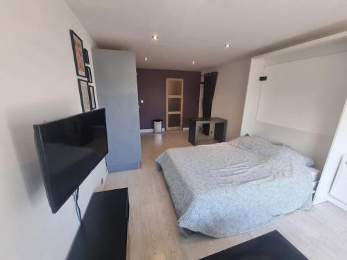 Photo de la galerie de l'établissement Grand studio lumineux, à Grigny