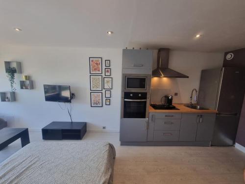 Photo de la galerie de l'établissement Grand studio lumineux, à Grigny