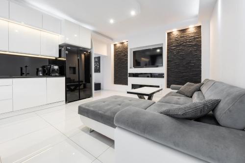 White Luxury Apartment