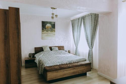 a bedroom with a bed and a window at Dina Lux Iasi Apartment in Iaşi