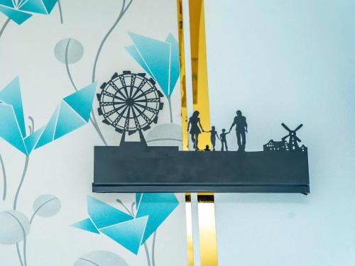 a shelf with a picture of a family on it at Duc Duy Hotel Cat Ba in Cat Ba