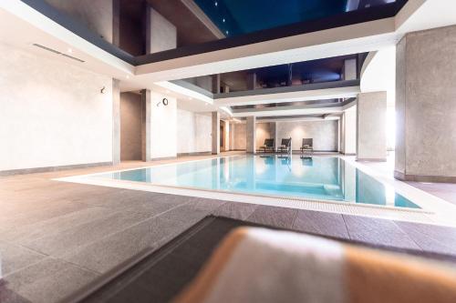 an indoor swimming pool in a building at Hotel Zum Löwen - Al Leone in Meltina