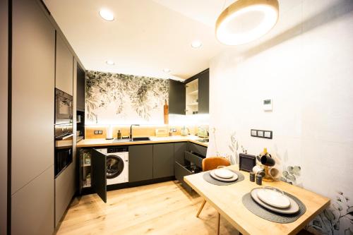 Dapur atau dapur kecil di DH Vankovka Design 1kk Apartment - 1 min Vankovka, BUS, Train - Netflix, SmartTV, Free Nespresso, Free Parking