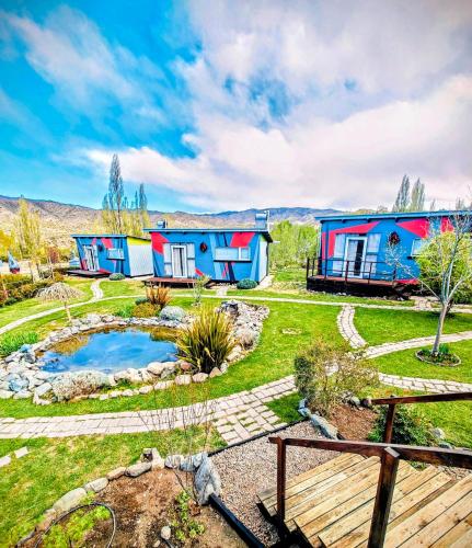 a house with a yard with a pond at CASA FARO ARTE in Potrerillos