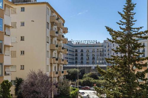 CANNES 2 P avec terrasse PROCHE Hôtel Martinez