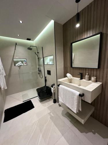 a bathroom with a sink and a shower at Centrico 6 Confort & Luxe au Centre in Tangier