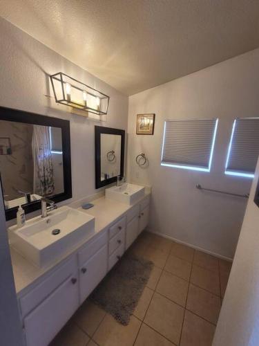 Salle de bains dans l'établissement Sunshine Daydream by the Pool and Spa