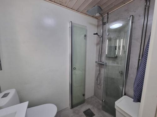 a bathroom with a shower with a glass shower stall at Tampere Central Cozy Stay - Two-room apartment and fully equipped FREE PARKING in Tampere