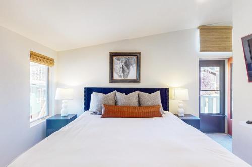 Postel nebo postele na pokoji v ubytování East Vail Escape