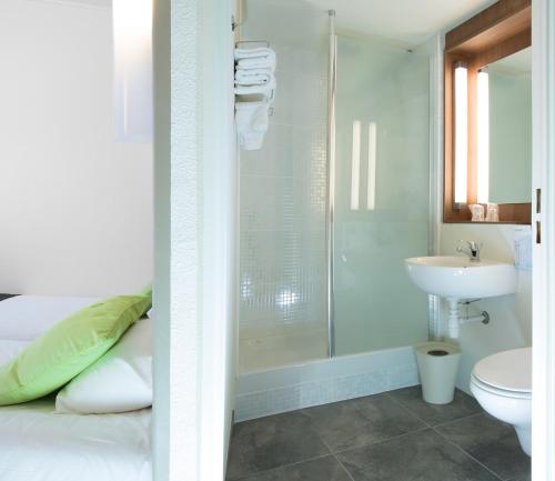 a bathroom with a shower and a toilet and a sink at Campanile Nantes Saint-Sébastien-Sur-Loire in Saint-Sébastien-sur-Loire