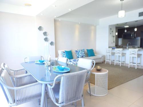 Las Olas, Juan Dolio 2bed2bath Condoにあるシーティングエリア
