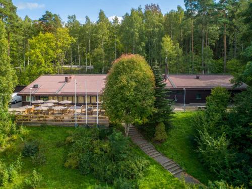 an overhead view of a building with a group of tables at Kallhällsbaden Strandhotell in Stockholm