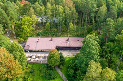 an aerial view of a building in the middle of a forest at Kallhällsbaden Strandhotell in Stockholm