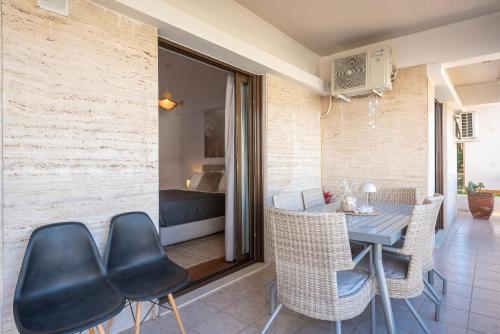Ruang duduk di Shoreline Athens Riviera
