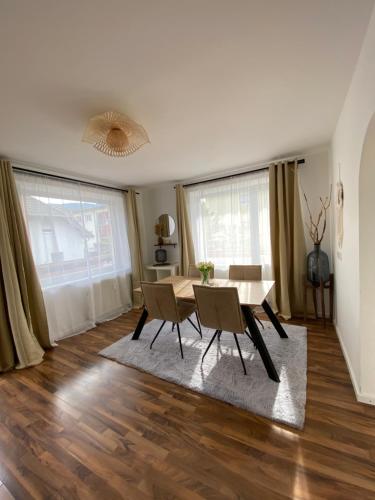 Posezení v ubytování ART - Apartments by Alfi with Balcony & FREE Parking