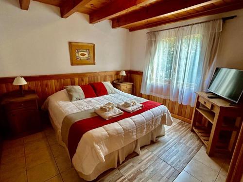 a bedroom with a bed with two towels on it at Apart Hotel Orilla Mansa by Visionnaire in San Martín de los Andes