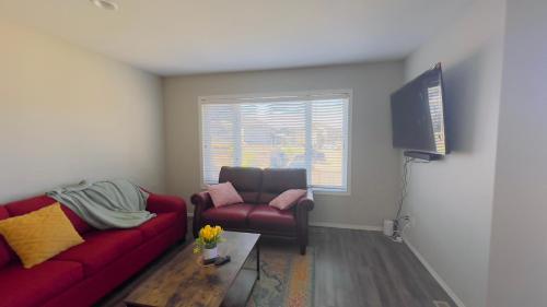 Ruang duduk di Sylvan Lake Retreat I 122A Hinshaw Drive, Sylvan Lake