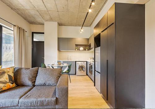 Η κουζίνα ή μικρή κουζίνα στο Sandton City Splendid Apartment 009 Power & Water Backup