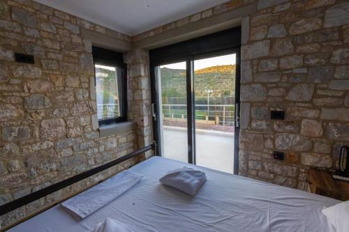 Pierres Blanches Residences, with private poolsにあるベッド