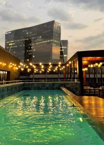 Πισίνα στο ή κοντά στο Sandton City Splendid Apartment 009 Power & Water Backup