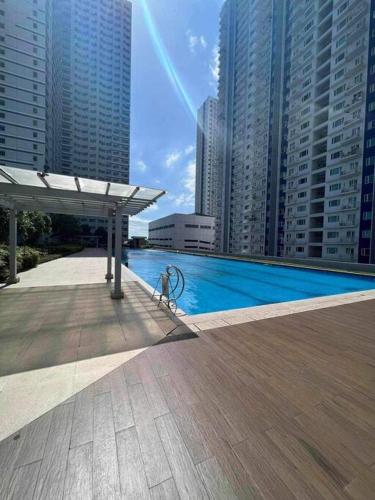 Πισίνα στο ή κοντά στο Condo unit in Quezon City Grass Residences Tower 5