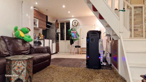 Chambre meublée dans une maison haut de gamme avec jardin proche métro