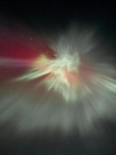 a blurry image of a flower in the sky at Gammel hus in Leirfjord