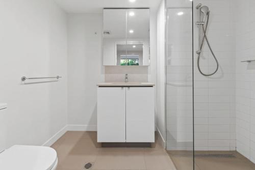 a bathroom with a shower and a toilet and a sink at Modern 2B2B Suit only 10mins to Airport n Southbank in Brisbane