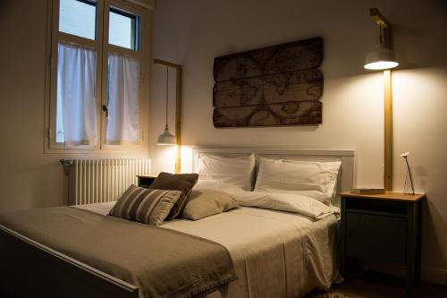 Posteľ alebo postele v izbe v ubytovaní Home In City