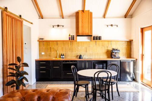 Køkken eller tekøkken på Three Gums Mudbrick